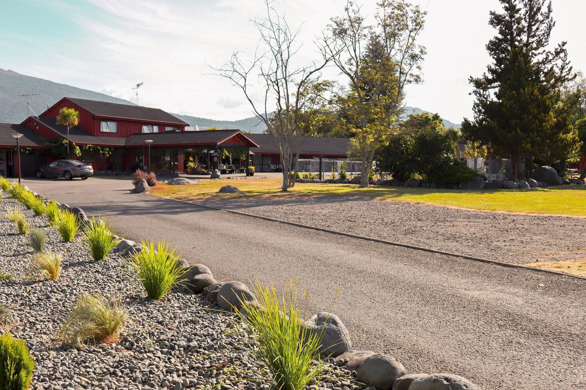 Parklands Motorlodge & Holiday Park Turangi Exterior photo