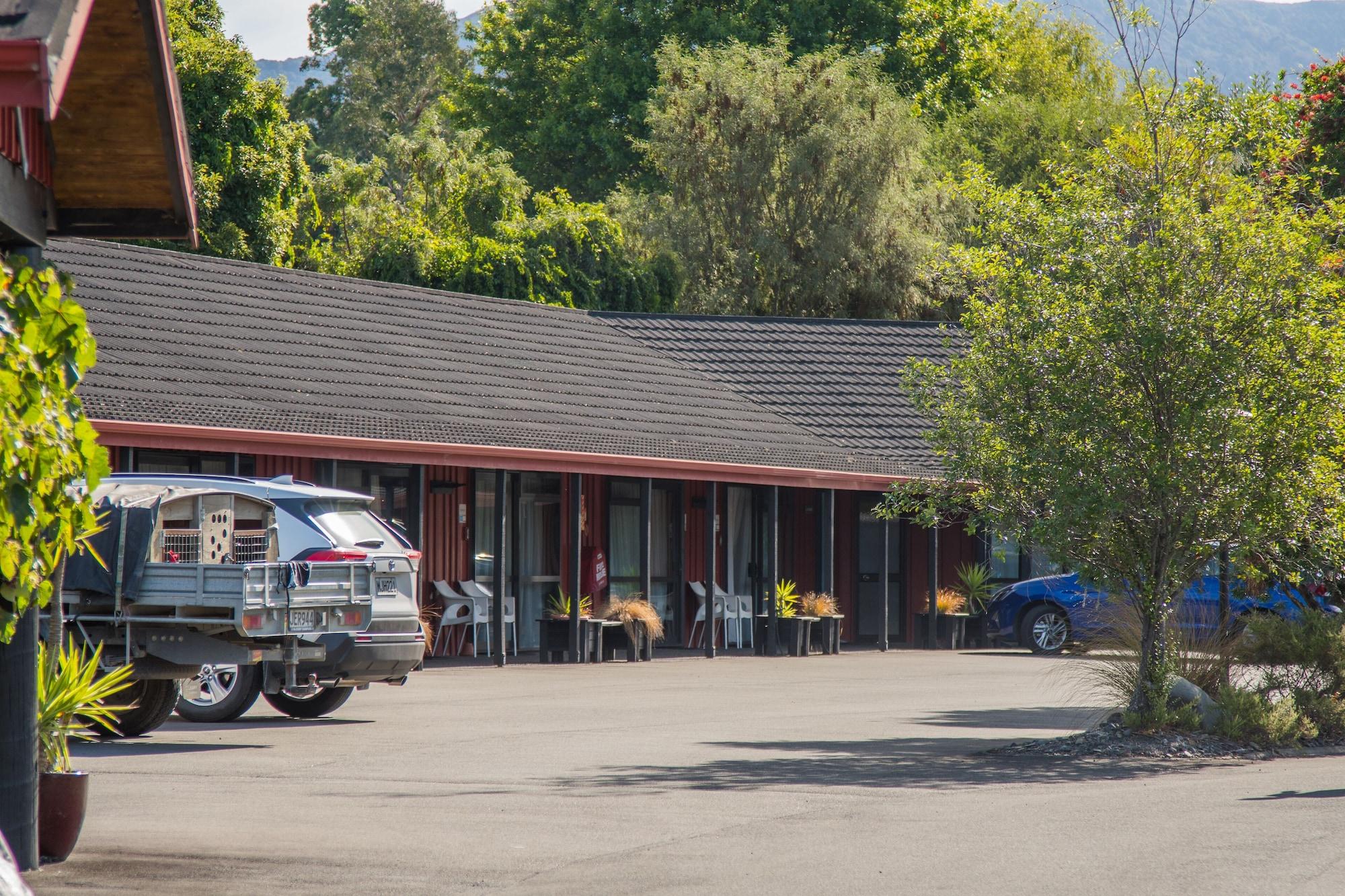 Parklands Motorlodge & Holiday Park Turangi Exterior photo